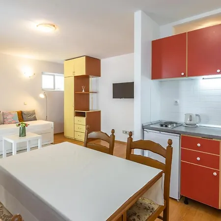 Apartment Grmoja *