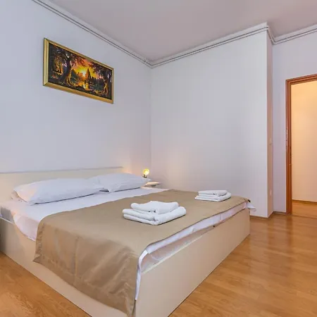 Apartment Grmoja